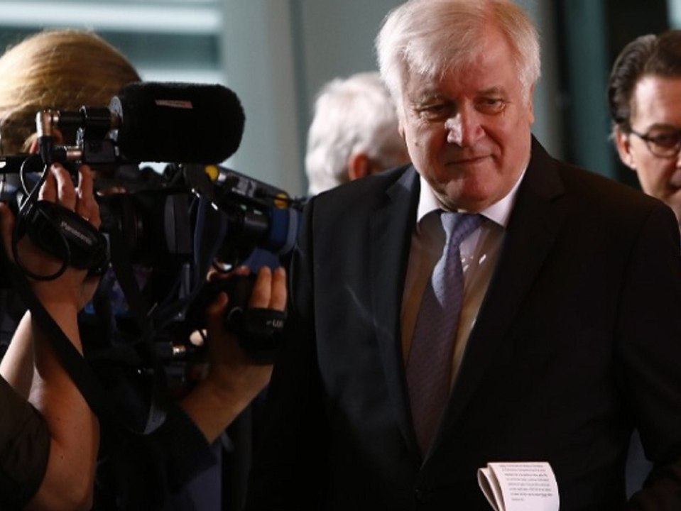 Seehofer zerschlägt Neonazi-Gruppe "Combat 18"