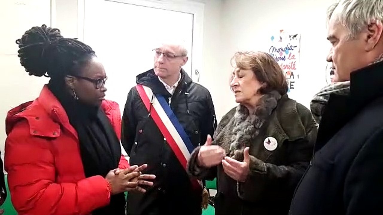 La porte-parole du gouvernement Sibeth Ndiaye reçue au Secours populaire à Marly