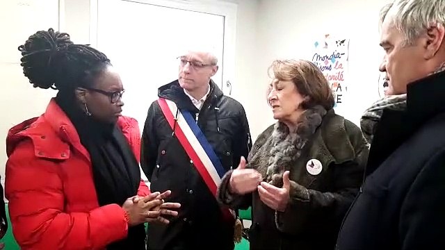 La porte-parole du gouvernement Sibeth Ndiaye reçue au Secours populaire à Marly