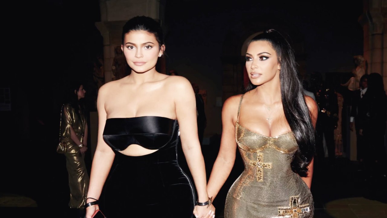 Kim Kardashian nennt Kylie Jenner's Make Up Linie 'billig'