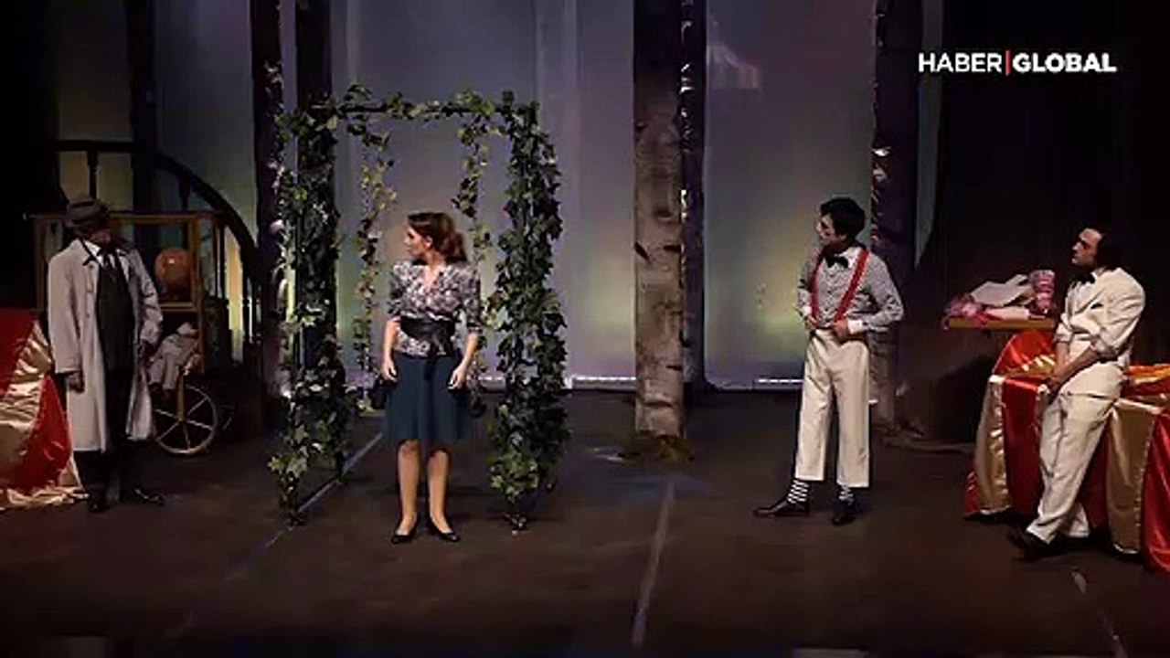 "Ağaçlar Ayakta Ölür"ün "ağır" konukları: İzzet Günay ile Erol Evgin, Nevra Serezli'yi yalnız bırakmadı