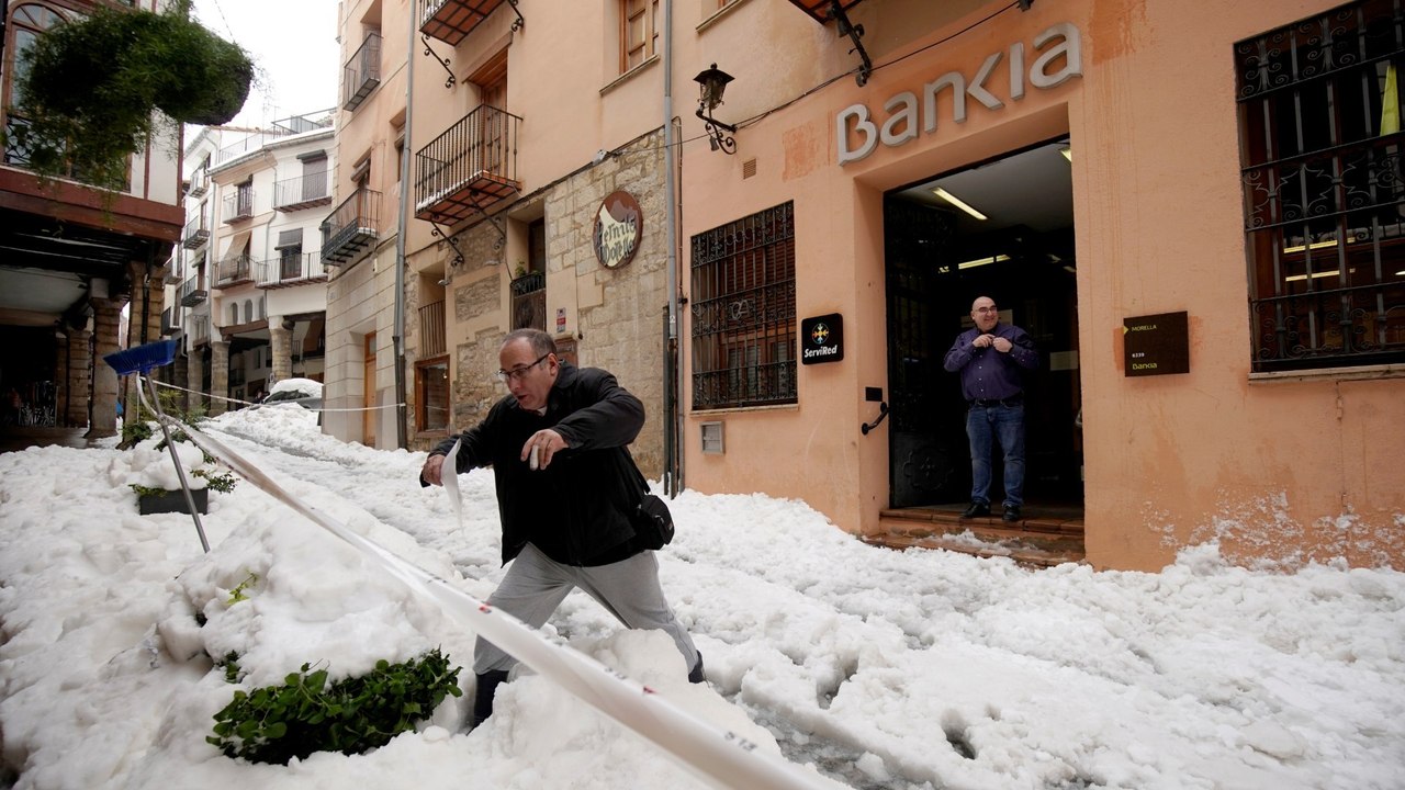 Spain clears up after winter storm kills four, causes power cuts