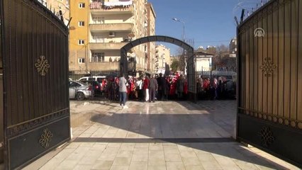 Diyarbakır'a gelen üniversite öğrencileri Hava Şehitliği'ni ziyaret etti