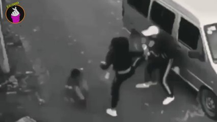 Ini Baru Super Hero Asli! Melihat Anak Kecil Mau Diculik, Lihat Yang Dilakukan Wanita Ini Kepada Penjahat Tersebut!