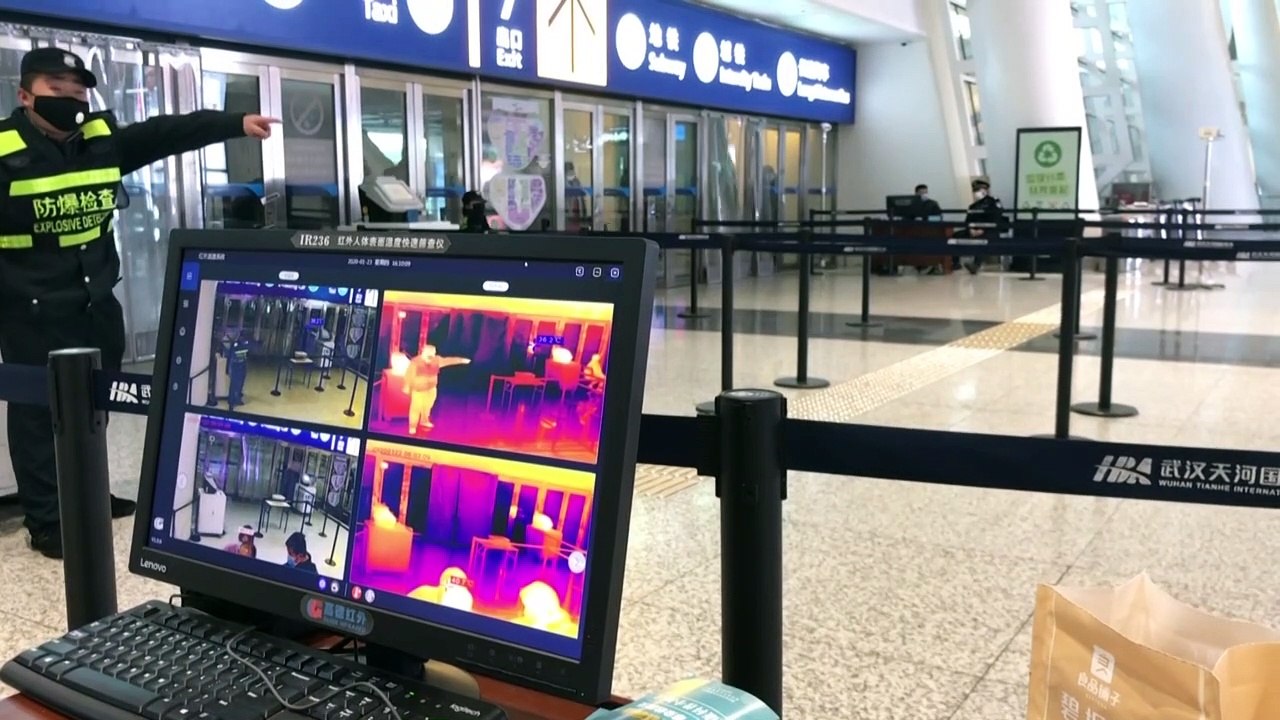 Letzter Flug aus Wuhan: 'Wir wurden untersucht'