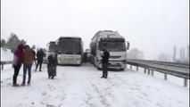 Karabük-Gerede kara yolunda zincirleme kaza nedeniyle ulaşım sağlanamıyor