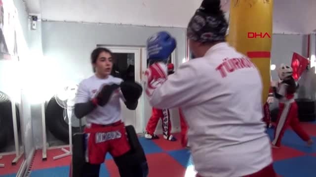 Spor burdurlu kick boksçular 6 madalyayla döndü