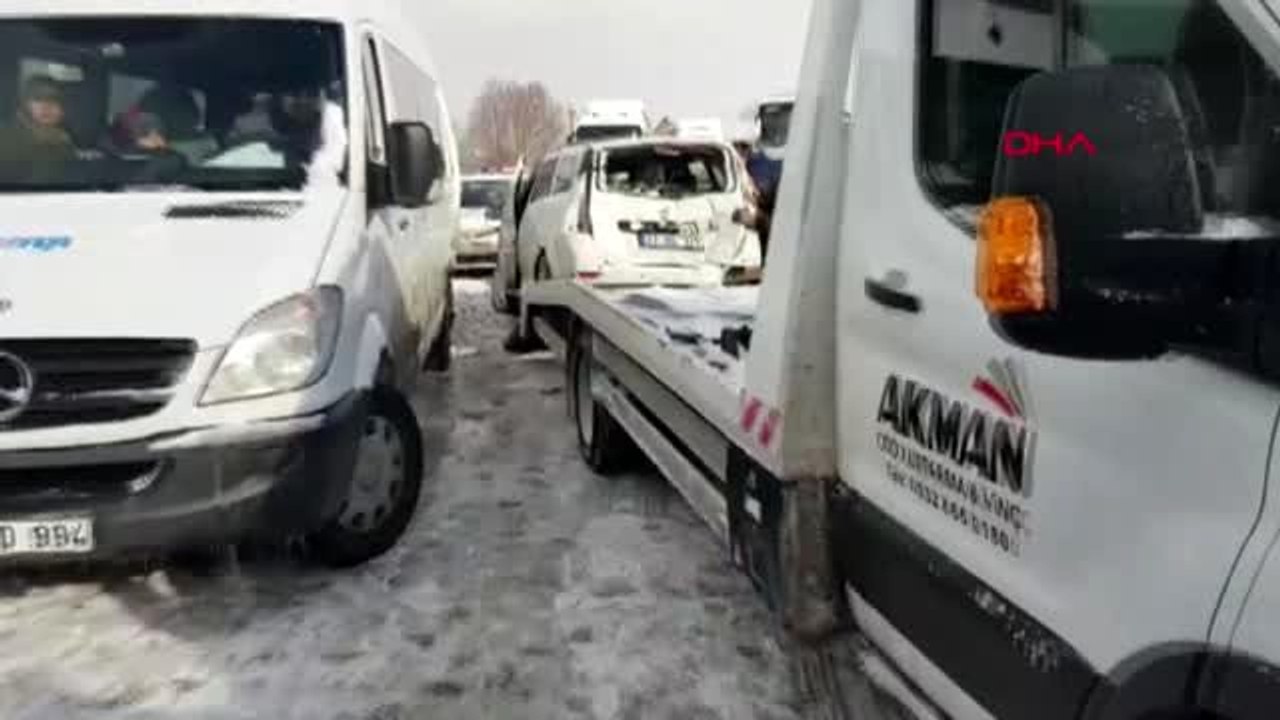 Bolu yoğun kar yağışı yaşanan gerede-karabük karayolu, zincirleme kaza sonrası kapandı