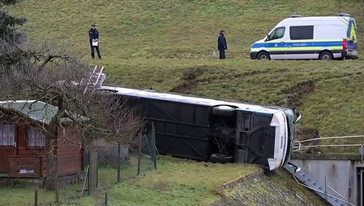 Zwei kinder sterben bei busunfall in thüringen