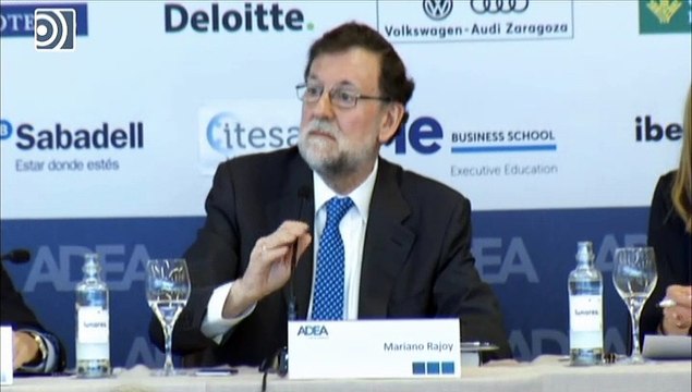 Rajoy bromea sobre su candidatura a la Federación de Fútbol: He venido a hablar de mi libro