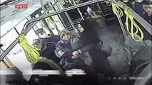 Şoför ile yolcu arasında kavga çıktı, otobüs direğe çarptı