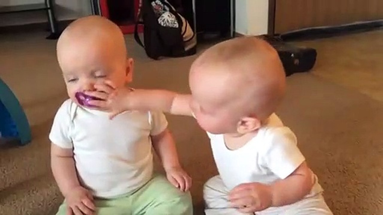Twin baby girls fight over pacifierWatch the video Why this baby is weeping MUST watch