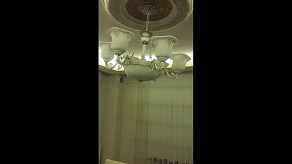 Şiddetli deprem korkuttu! İşte evin içinden görüntüler