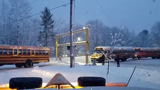 Roof Scraper Makes Easy Work of Cleaning Snow