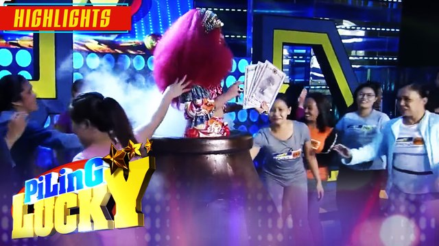 Piling Lucky contestants touch Genie-Pon as a lucky charm | It's Showtime Piling Lucky