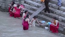 #Open Bath  women culture of Nepal  // #women open bath bagmati river 2020 nepal// Nepali women open bath sali nadi 2020// devghat snan Nepali women sali river // Nepali open bath 2020//sali nadi devghat bath// Bagmati nadi snan open