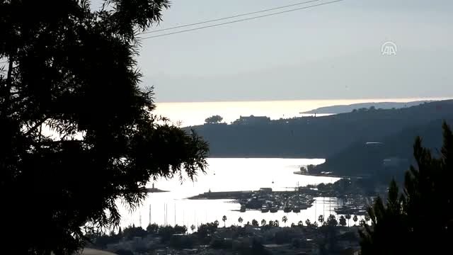 Bodrum'da sıcak havayı fırsat bilenler sahillerde yoğunluk oluşturdu