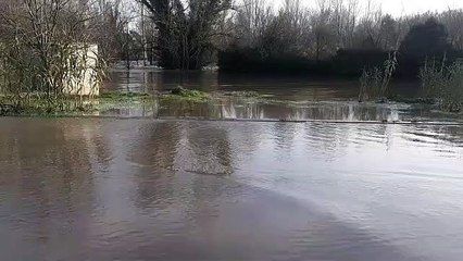 Inundacions al carrer de l'Esport, prop de l'Hospital Trueta