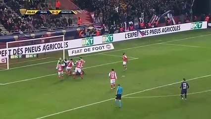 Kylian Mbappé tente de marquer un but avec la main pendant Reims-PSG