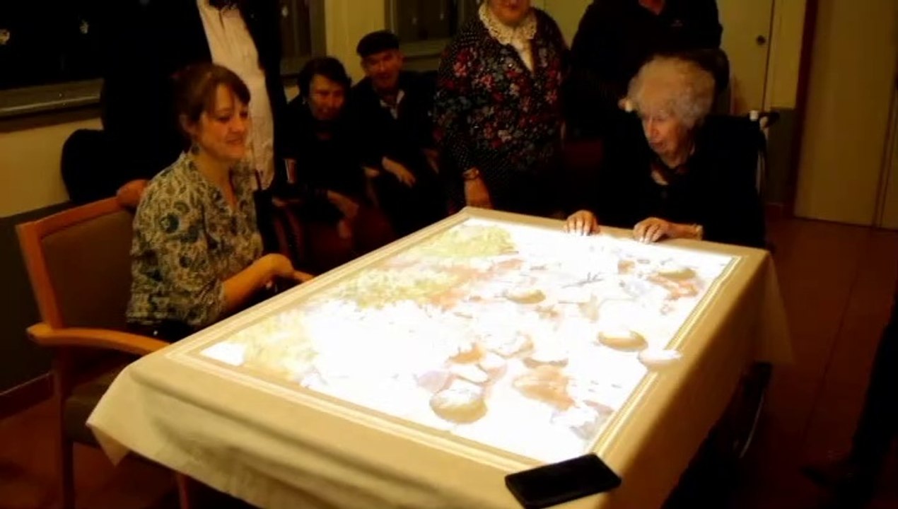 Une table magique qui change la vie à l'Ephad ! - Vidéo Dailymotion
