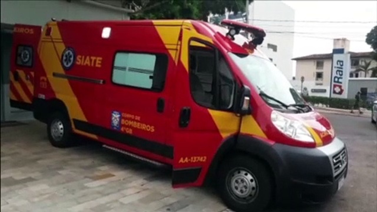 Acidente deixa homem ferido na Avenida Carlos Gomes, esquina com a Rua da Lapa