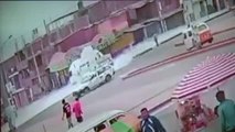 Dos muertos en la explosión de un camión cisterna en Lima