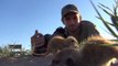 Ce photographe passe un moment incroyable avec des bébés suricates