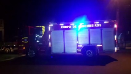 Скачать видео: Princípio de incêndio mobiliza Corpo de Bombeiros na Rua Souza Naves