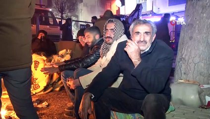 Depremin Yaşandığı Elazığ’da Vatandaşlar Sokaklarda Sabahladı