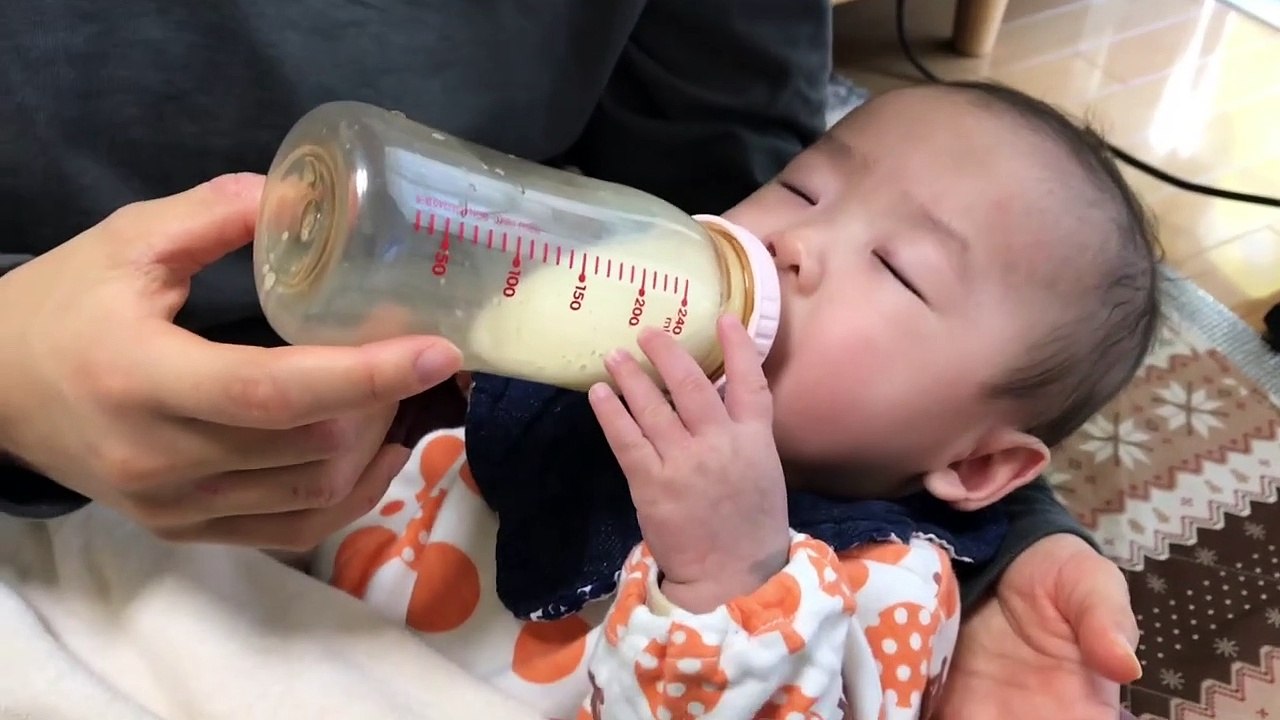 【修正3ヶ月】ミルクを飲む様子 - ノーカット -