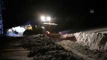 Doğubayazıt'ta 2 bin 200 rakımdaki köylerde 2 metrelik karla mücadele - AĞRI