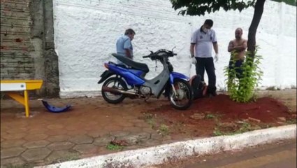 Motociclista tem mal súbito e atinge muro na Rua da Bandeira