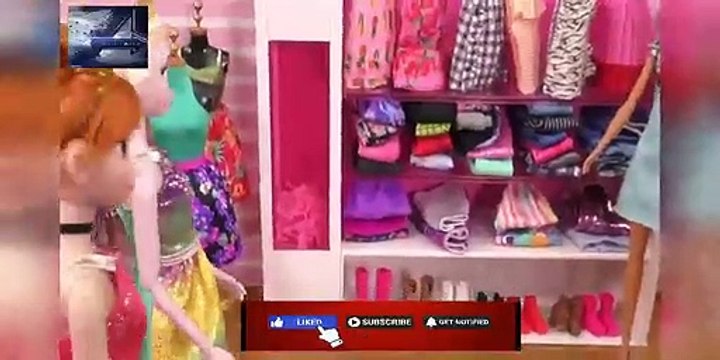 Mall ! Elsa and Anna toddlers go shopping - This toys dolls parody video shows little Anna and...