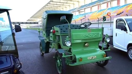 Bakan Varank, yerli üretim elektrikli faytonu F1 pistinde test etti