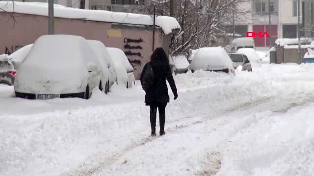 Van'da 599 yerleşim birimi ulaşıma kapandı