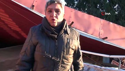 Adana’da fırtına çatıları uçurdu