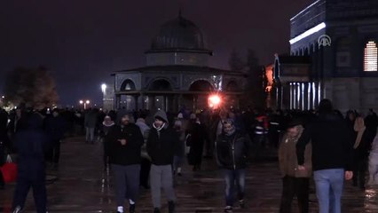 İsrail polisinden Mescid-i Aksa'ya baskın
