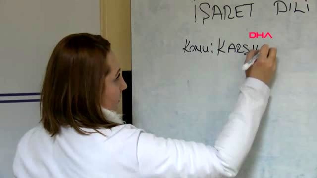 Kayseri'de işaret diliyle şarkı söylediler