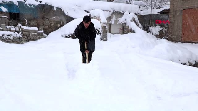 Hakkari'de 28 köy ve 97 mezra yolu ulaşıma kapandı