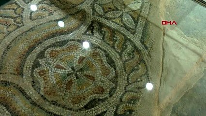 Belediye binasının restorasyonunda tarihi mozaikler bulundu 2