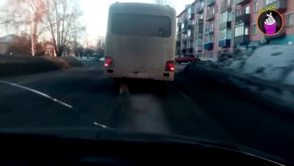 Mengerikan! Gak Ada Ban Sebelah, Mobil Bus Ini Nekat Terus Jalan tanpa Henti. Lihat Yang Terjadi