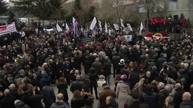Uğur mumcu, evinin önünde anıldı-1