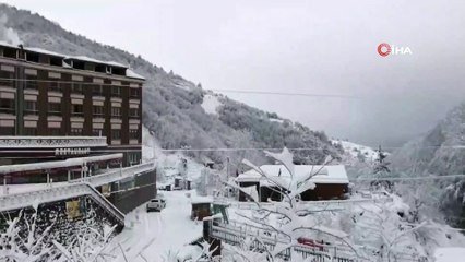 Ağaran Şelalesi beyaza büründü