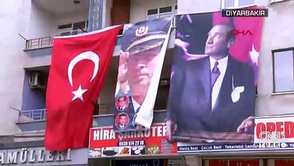 Şehit edildiği yere karanfiller bırakıldı