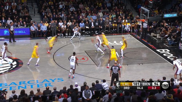 Jared Dudley beats third quarter buzzer