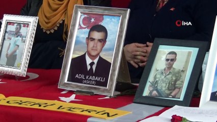 HDP önünde evlat nöbeti tutan ailelerden öğretmenleri ihraç eden Eğitim-Sen'e tepki