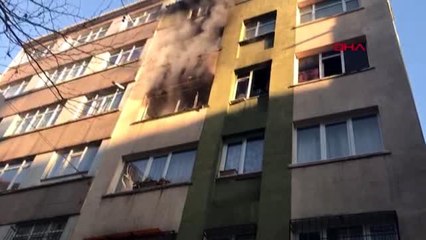 Fatih'te 6 katlı binanın 4. katında yangın