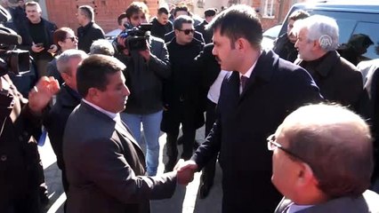 Bakan Kurum, depremden zarar gören köylerde incelemelerde bulundu (1)