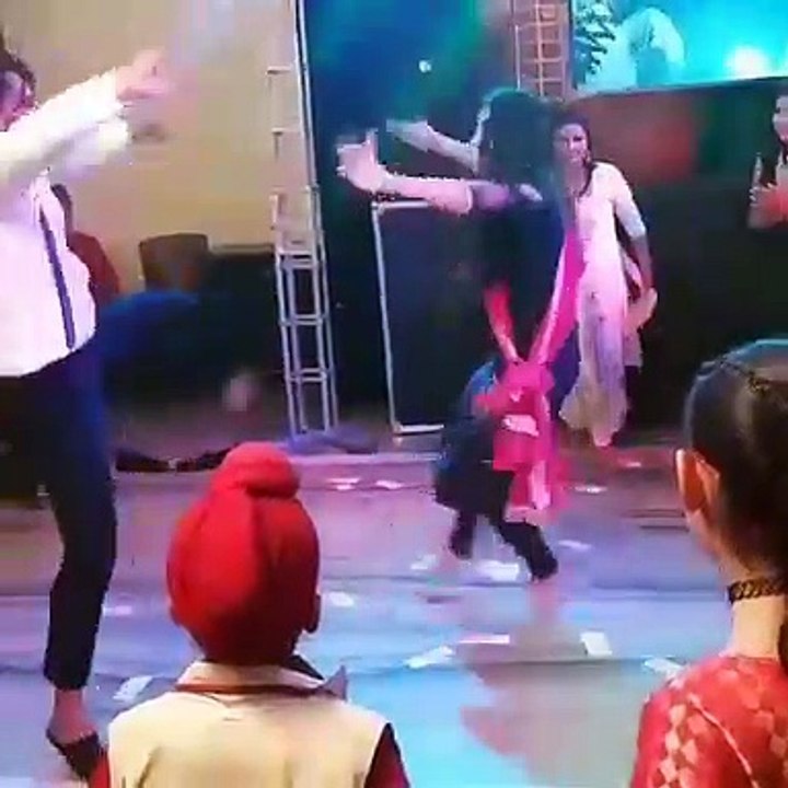 Tiktokers dance