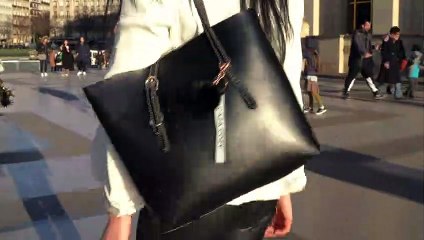 CAZACOZY grand sac a main de luxe en cuir PU Noir, Marron avec un chargeur intégré (PowerBank)